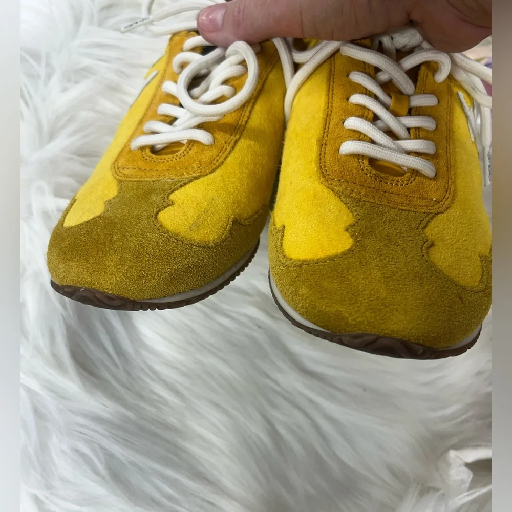 NEW Tory Burch sneaker Goldfinch Golden rod suede with white logo size 6 shoes